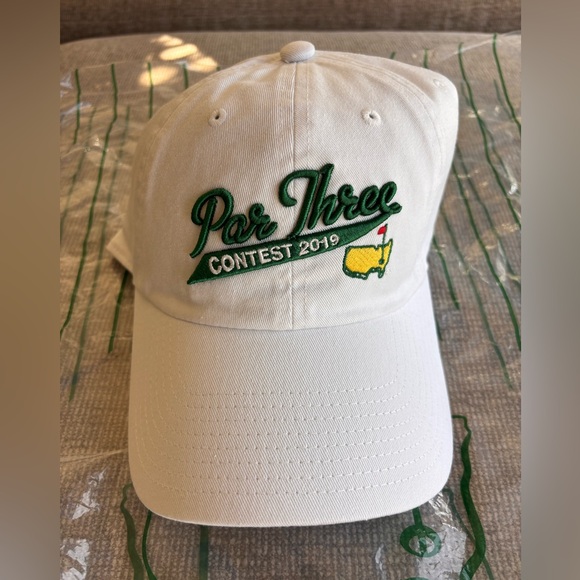 Masters Tournament Par Three Contest Package 2019 White & Green hats & pinflag - Picture 2 of 5